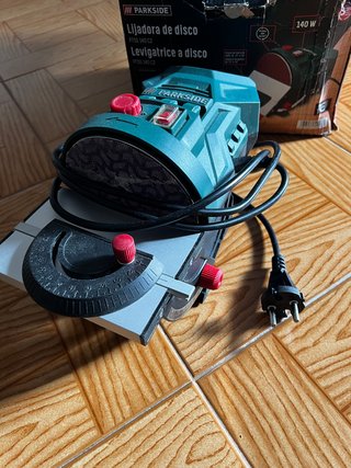 Lixadora de disco Parkside PTSG 140 C2