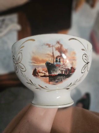 Tazón de porcelana con diseño de barco