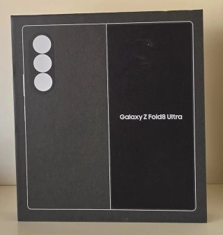 Samsung Galaxy Z Fold8 Ultra in nero, con scatola originale