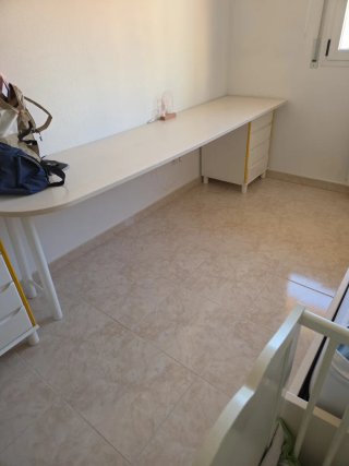 Habitación Juvenil con Cama,estantería,mesa,cómoda