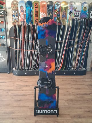 Burton Socialite 142 Snowboard + Fijaciones Bent S de segunda mano