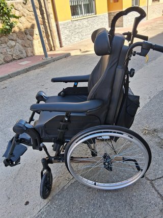 Silla de ruedas, como nueva.