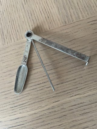 Attrezzo per pipa in metallo