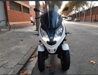 Piaggio MP3 300 HPE SPORT. Apta con carnet coche
