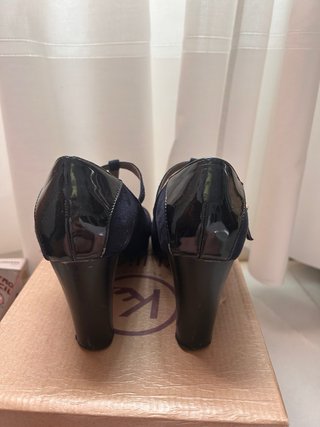 Zapatos salón terciopelo y charol negros/azules