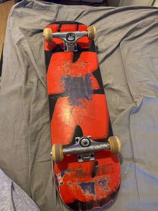Skate Profesional WKND con Ejes Imagin negociable