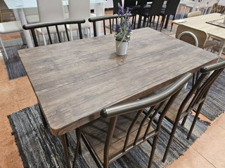 Conjunto de Mesa y 4 Sillas de Forja y Madera