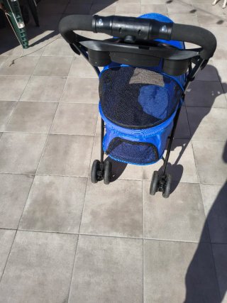 Cochecito para mascotas azul y negro