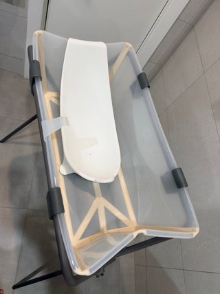 Bañera Stokke Flexi Bath con soporte y reductor