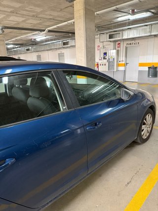 SEAT León 1.6 TDI 105 CV Reference · 5 puertas ·