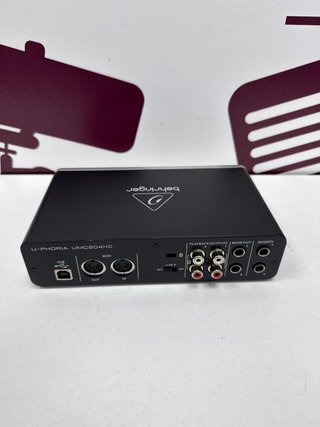 Controlador Behringer U-Phoria UMC204HD
