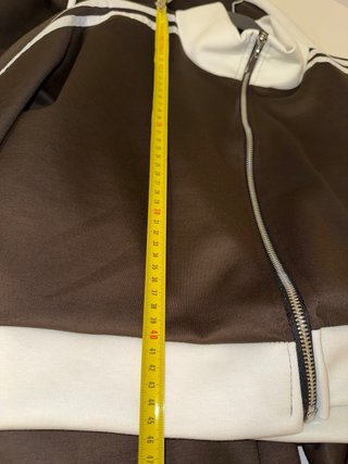 Conjunto chándal marrón y blanco