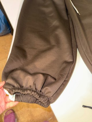 Conjunto chándal marrón y blanco