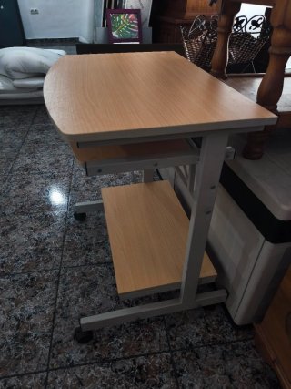 Escritorio Compacto con Ruedas