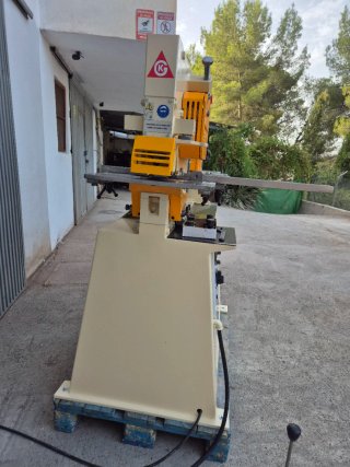PUNZONADORA