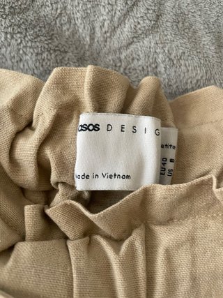 Bermuda ASOS beige con cinturón