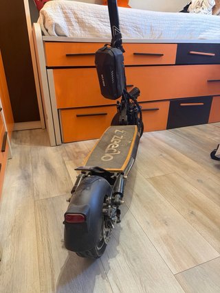Patinete Eléctrico Zeeclo, incluyo casco