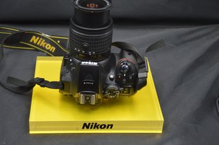 Nikon D5300 24 MP + 18-55mm + Bolso Case Logic