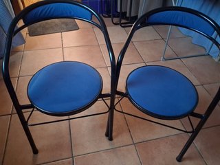 Pareja de sillas de metal y tela azul