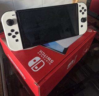 Nintendo Switch OLED Blanca y Negra