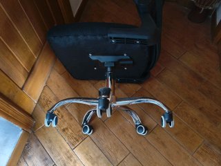 Silla de escritorio ergonómica negra. Gaming.