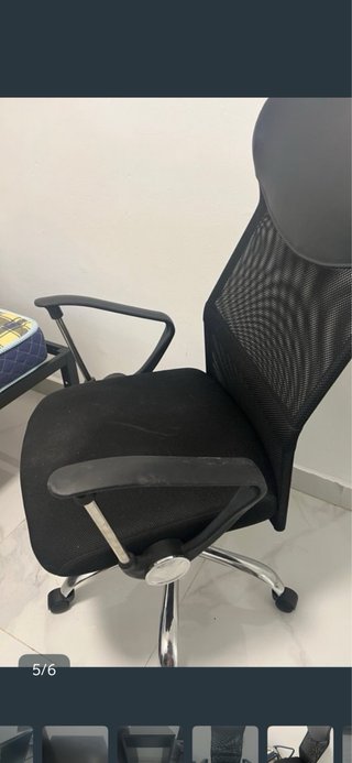 Silla de escritorio ergonómica negra