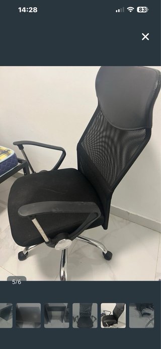 Silla de escritorio ergonómica negra