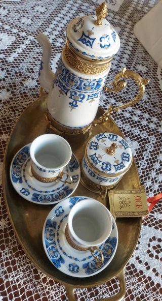 Set caffè/tè porcellana e oro decoro St. Michel