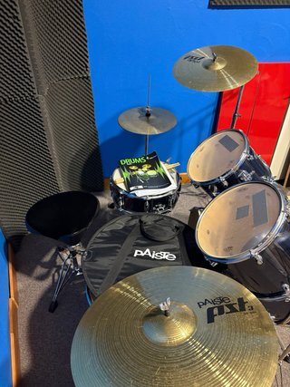 Batería Acústica Mapex Q Series y Platos Paiste