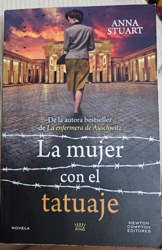 La mujer con el tatuaje