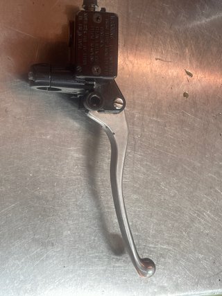 Bomba de freno derecho Honda Forza 250 2004