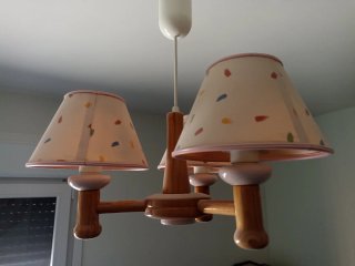 Lámpara infantil de madera con pantalla