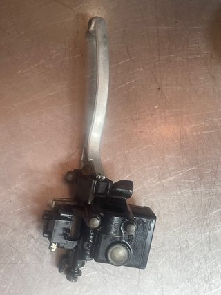 Bomba de Freno Izquierda Honda Forza 250 04