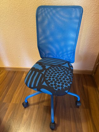Silla juvenil estudio azul con ruedas