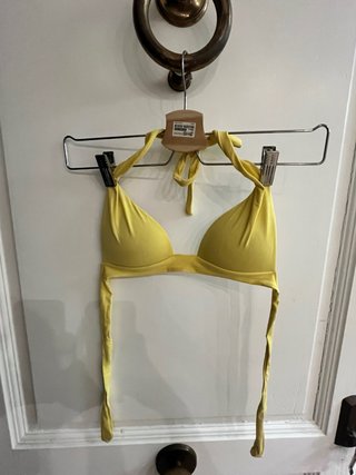 Parte de arriba bikini Calzedonia amarillo
