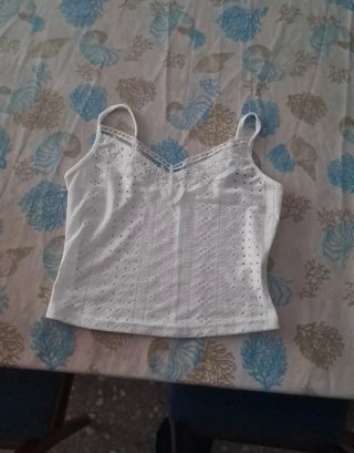 Top blanco con encaje
