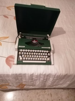 Máquina de escribir Olympia Traveller de Luxe