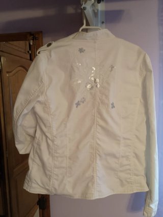 Cazadora blanca con lentejuelas