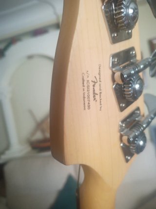 Bajo Squier by Fender Precision Bass