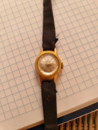 Reloj Cartel Dorado y Negro