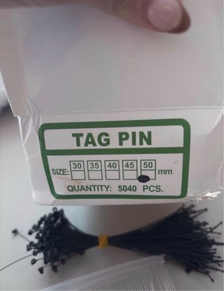 Enganches para etiquetas de ropa (negro, blanco)