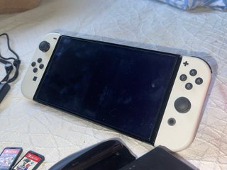 Nintendo Switch OLED Blanca Con 2 juegos