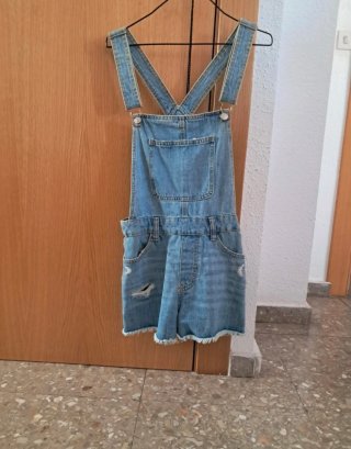 Peto vaquero corto desgastado