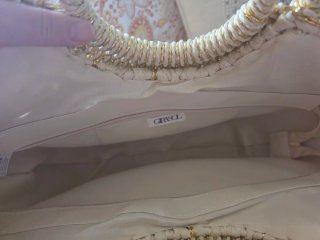 Bolso de paja con asa dorada