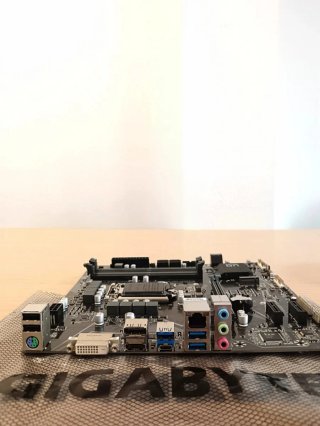 GIGABYTE B560 M DS3H V2 Placa Base