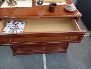 Cómoda de Madera con 4 Cajones
