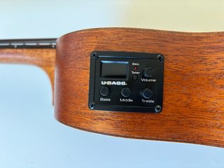 Ukelele bajo Kala Nomad