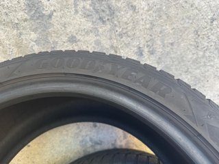 Neumáticos Goodyear 245.40.18 97V