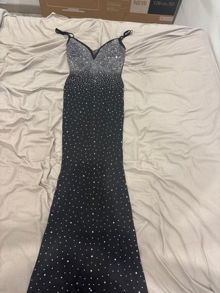 Vestido de noche largo con pedrería