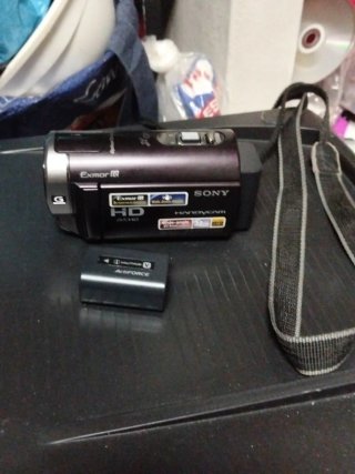 Videocámara Sony HD Handycam no tiene cargador